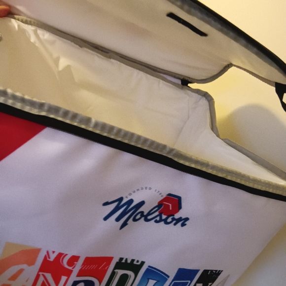 Molson Canadian cooler bag, New - Picture 6 of 7